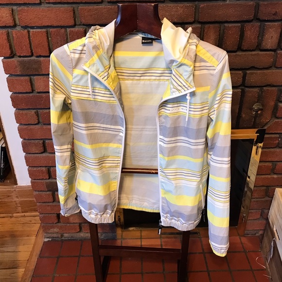 Used once Bench windbreaker size M - Picture 2 of 6